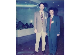 1994與國外朋友交流食用菌技術(shù)(縮略圖)-億昌菌業(yè)